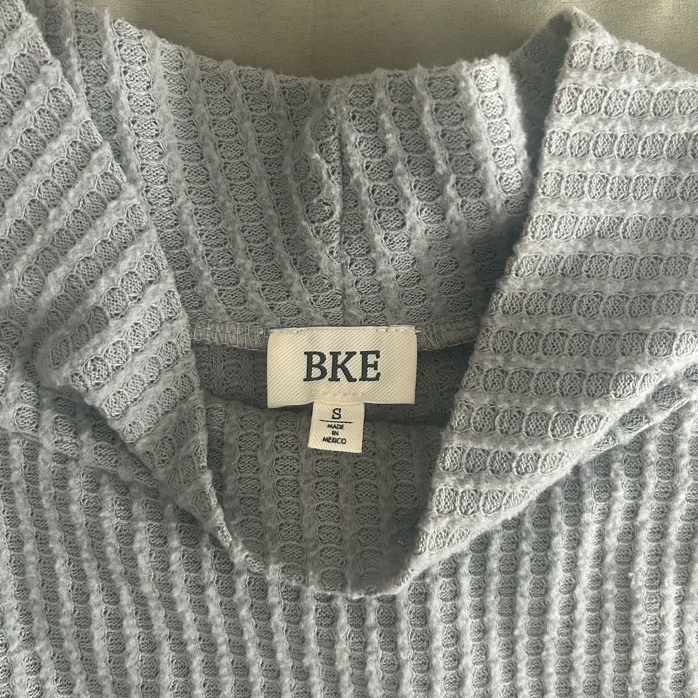 BKE Shirt Womens M Striped Pullover Top - Picture 3 of 4